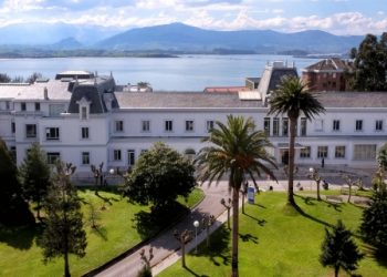 El Parlamento de Cantabria aprueba concertar servicios sanitarios con la privada hasta por 24 años