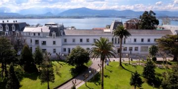 El Parlamento de Cantabria aprueba concertar servicios sanitarios con la privada hasta por 24 años