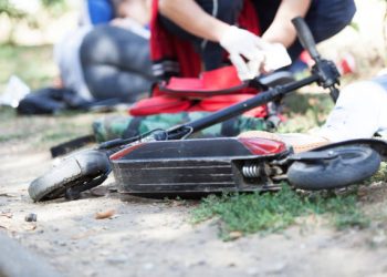 Una mujer herida tras colisión entre un turismo y un patinete eléctrico en Santander