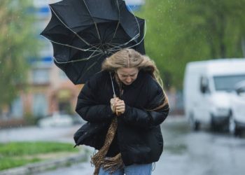 Cantabria en alerta este domingo por nieve, viento y fenómenos costeros: aviso naranja en el litoral y Liébana