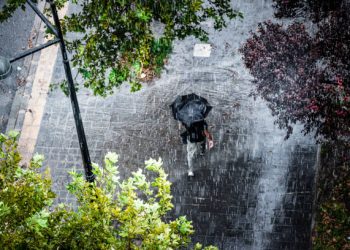 Aviso amarillo por fenómenos costeros, lluvias y nieve en Cantabria este lunes