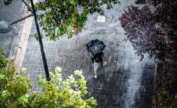 Aviso amarillo por fenómenos costeros, lluvias y nieve en Cantabria este lunes
