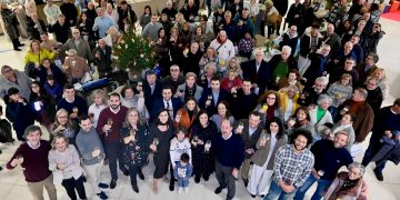 Gema Igual se reúne con asociaciones vecinales en la tradicional copa navideña en Santander