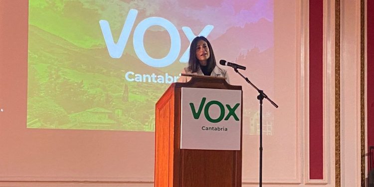 Laura Velasco destaca el compromiso de VOX Cantabria en su comida de Navidad