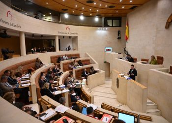 El Parlamento de Cantabria aprueba iniciativas sobre trasvase de agua, energía nuclear y exclusión del lobo del listado de especies protegidas