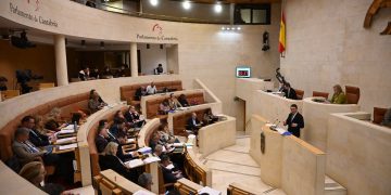 El Parlamento de Cantabria aprueba iniciativas sobre trasvase de agua, energía nuclear y exclusión del lobo del listado de especies protegidas