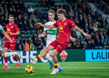 Elche 3-0 Racing: Los goles de Álvarez, Mourad y Nico desarman a un Racing sin respuesta