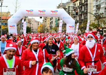 La Carrera de Papá Noel 2024 llena deporte las calles de Santander con 2.000 participantes