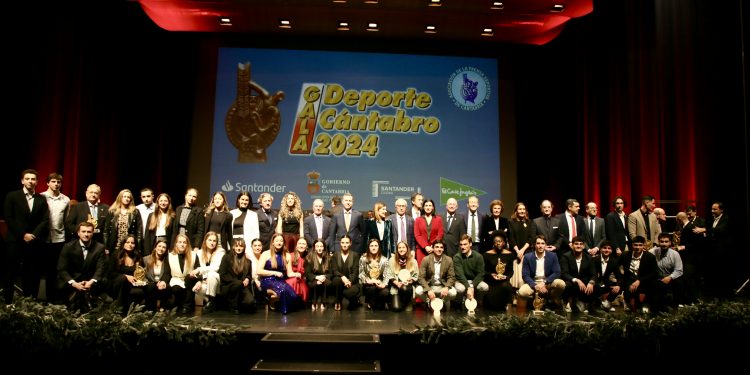 José Luis Llorente recibe el premio ‘Juan Manuel Gozalo’ en la XXX Gala del Deporte Cántabro