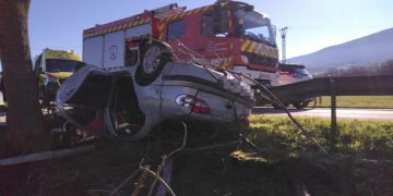 Tres heridos tras un aparatoso accidente de coche en Izara, Campoo de Suso