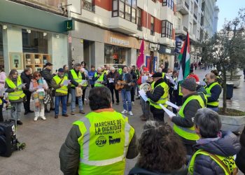 Los pensionistas cántabros entonan villancicos reivindicativos contra los gobiernos de Cantabria y España