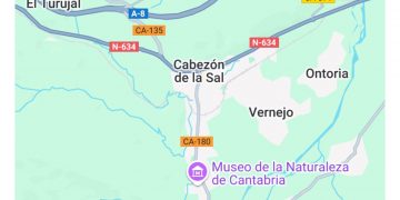 Bomberos evacúan a un hombre en Cabezón de la Sal tras sufrir una indisposición