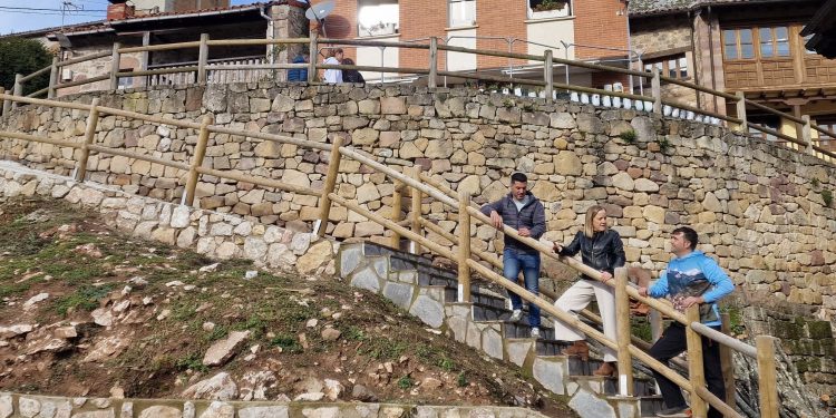 La Consejería de Presidencia financia la ampliación y urbanización de una calle de Tresviso