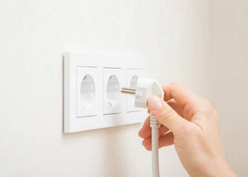 El precio de la electricidad se dispara un 36,7% en Navidad, alcanzando los 100,94 euros/MWh