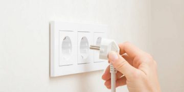 El precio de la electricidad se dispara un 36,7% en Navidad, alcanzando los 100,94 euros/MWh