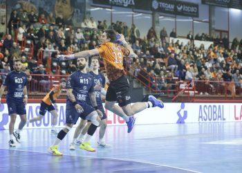 El Bathco BM Torrelavega busca asegurar su plaza en la Copa de España 2025 frente a Helvetia Anaitasuna