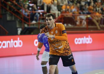 Bathco BM Torrelavega cumple y gana en Sevilla