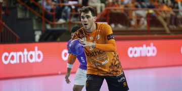 Bathco BM Torrelavega cumple y gana en Sevilla