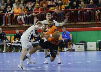 El pivote naranja Marcio Silva lesionado