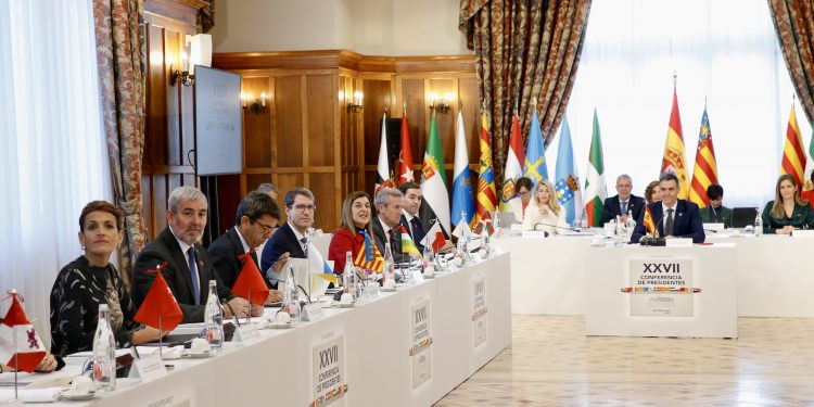 Pedro Sánchez defiende el modelo autonómico mientras crecen las tensiones por la financiación entre comunidades