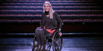 El Teatro Municipal Concha Espina de Torrelavega acoge el estreno de Manuela, el vuelo infinito, un homenaje a la superación personal