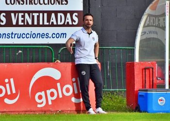 Mario Gutiérrez deja la dirección técnica del CD Laredo tras un año al mando