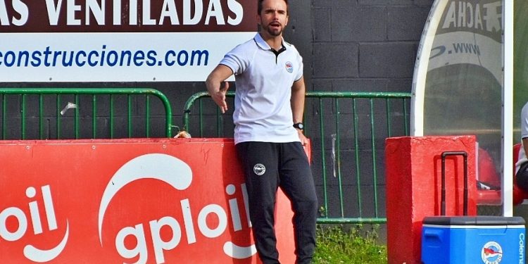 Mario Gutiérrez deja la dirección técnica del CD Laredo tras un año al mando