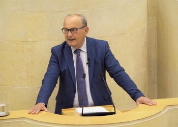 López Marcano llevará al Parlamento una proposición para priorizar la cohesión social en la estrategia turística de Cantur
