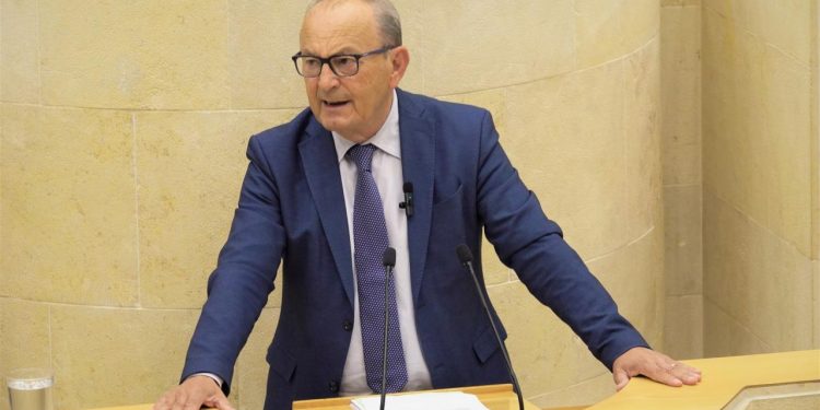 López Marcano llevará al Parlamento una proposición para priorizar la cohesión social en la estrategia turística de Cantur