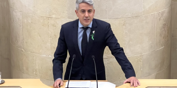 El PSOE llevará al Parlamento la reprobación del consejero de Salud y otras propuestas de índole sanitaria y educativa