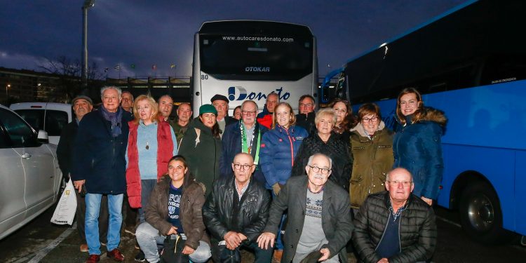 El Gobierno acompaña a cerca de 80 personas mayores en el partido Racing-Eldense dentro de las iniciativas para atajar la soledad no deseada