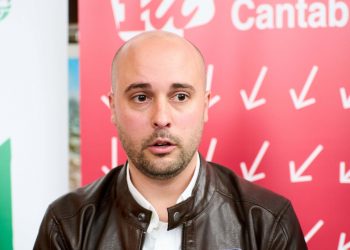 Ruiz Salmón (IU)recrimina a Buruaga que expulse de las bonificaciones fiscales a 23.000 potenciales beneficiarios de zonas rurales