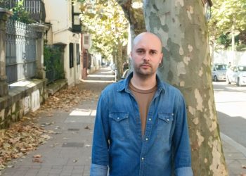 El coordinador de Izquierda Unida en Cantabria reta a la presidenta Buruaga a defender los intereses de la comunidad autónoma en lugar de seguir las directrices de Ayuso