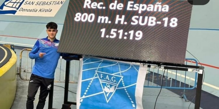 Aarón Ceballos bate el récord de España sub 18 de 800 metros Short Track
