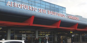 El Aeropuerto Seve Ballesteros opera con normalidad a pesar del temporal