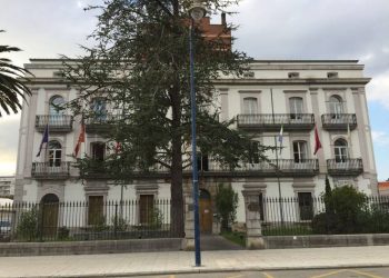 Los grupos municipales de Laredo exigen un pleno extraordinario sobre la gestión del Aparthotel Tenis