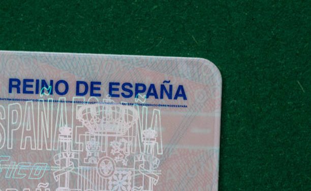 Conduce ebria y sin el carnet adecuado