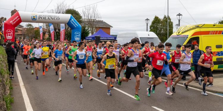Más de 400 atletas corren en la VI Carrera Popular de Nochebuena en Polanco