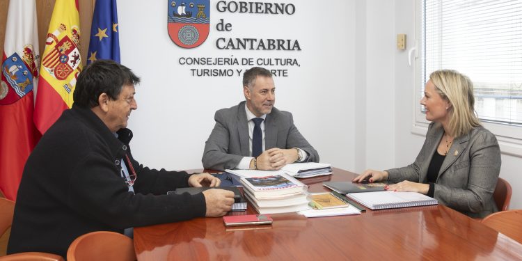 El Gobierno colaborará con Santillana del Mar en la organización de la Asamblea Nacional de los Pueblos más bonitos de España que se celebrará el año que viene