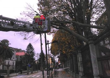 El 112 gestiona 76 incidencias en Cantabria por viento y lluvias en un día marcado por la alerta naranja