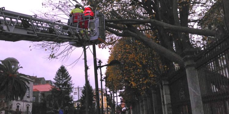 El 112 gestiona 76 incidencias en Cantabria por viento y lluvias en un día marcado por la alerta naranja