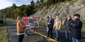 El Gobierno de Cantabria invierte 455.000 euros en la estabilización de taludes y la mejora de la carretera de acceso a Sonabia, en Castro Urdiales