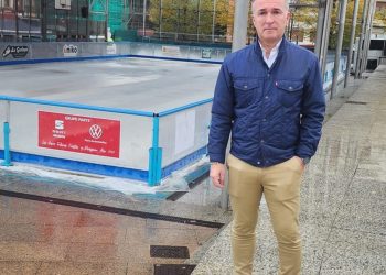 El PP denuncia que la pista de hielo de Torrelavega está desarrollando su actividad sin contrato