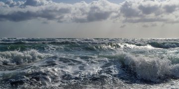 Cantabria, en alerta mañana por fuerte oleaje y vientos intensos