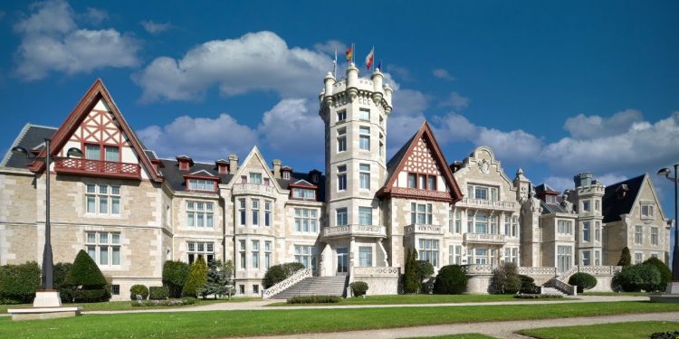 Pedro Sánchez reúne mañana a los líderes autonómicos en Santander con la financiación autonómica como tema central