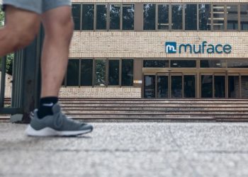 Los sindicatos convocan una concentración en Santander para exigir un acuerdo urgente sobre la asistencia sanitaria del funcionariado