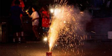 Santander amenaza con multas de 750 a 1.500 € para quien use la pirotecnia sin autorización