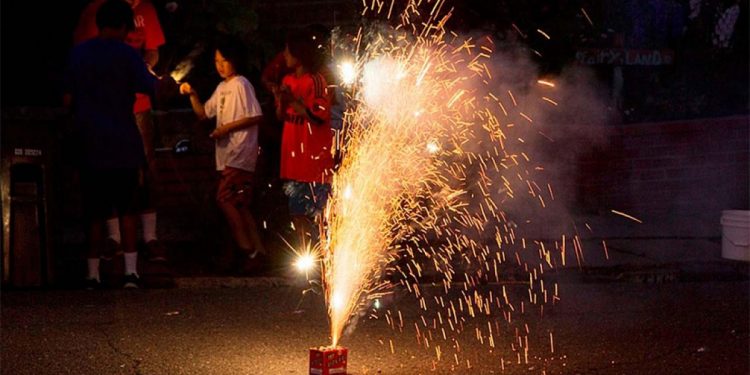 Santander amenaza con multas de 750 a 1.500 € para quien use la pirotecnia sin autorización