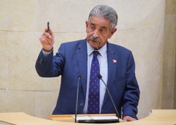 Revilla tacha de «triunfalista» el discurso navideño de Buruaga y acusa al PP de «tirar de lo colgado»