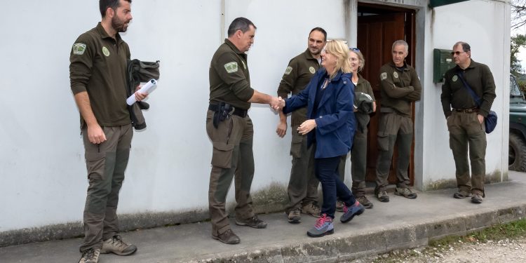 María Jesús Susinos visita las comarcas forestales del Besaya y el Pas para agradecer la labor de los agentes del Medio Natural